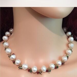 Elegant Pearl and Gemstone Necklace